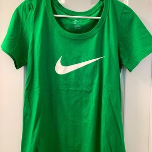 NIKE Green Woman Tee Size M